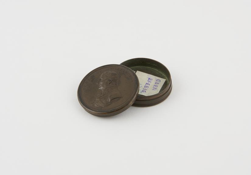 Circular brass snuff box, with detachable lid