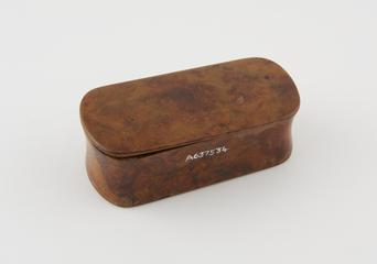 Oblong wooden snuff box with rounded ends