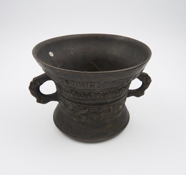 Bronze bell shaped mortar, everted rim