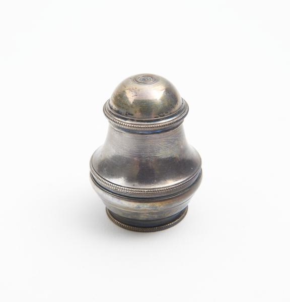 Silver perfume bottle and vinaigrette