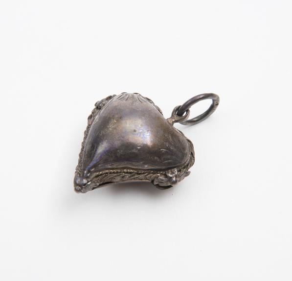 Silver vinaigrette, heart-shaped