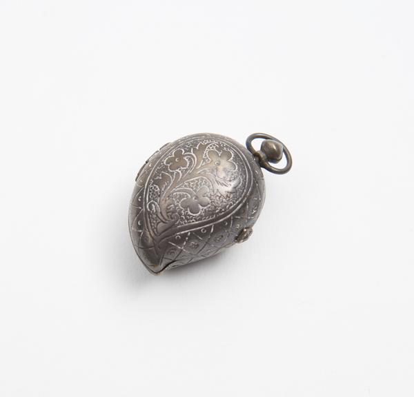 Silver vinaigrette, heart shaped, engraved decoration