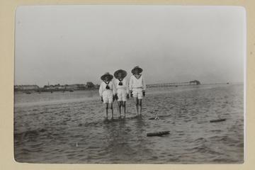 Bognor, Paddling