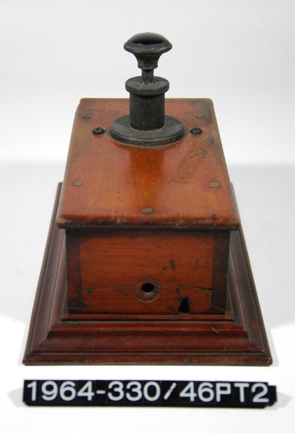 Ringing key for single wire double line block instrument