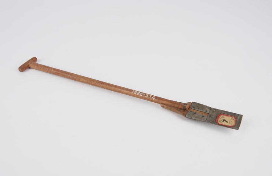 Model of Chinese dredging spade (Nyi Tso)