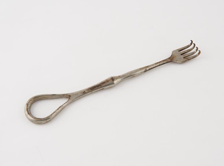 Retractor, German