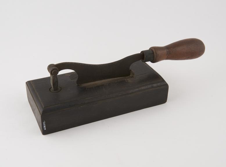 tobacco cutter Tobacco cutter with rectangular wooden base