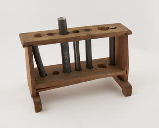 home-made wooden rack for drenching horns