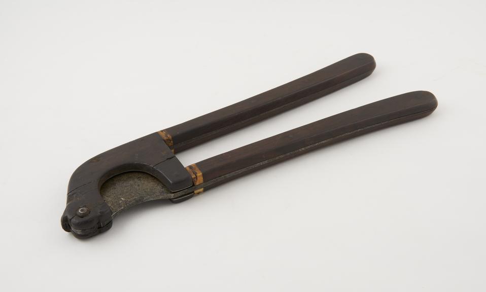 Tail docker, steel and wood, by Arnold of London, 1830-1837