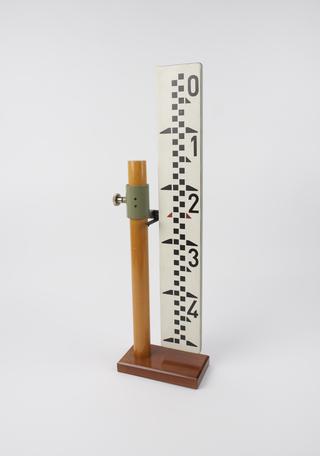 Levelling Scale with stand, German, 1925-1929