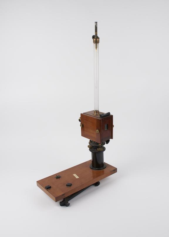 Kew pattern unifilar magnetometer