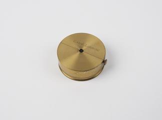 Polariscope to show rings in axis-cut crystals