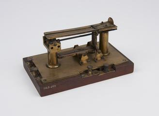 Small hand-driven morse tape transmitter