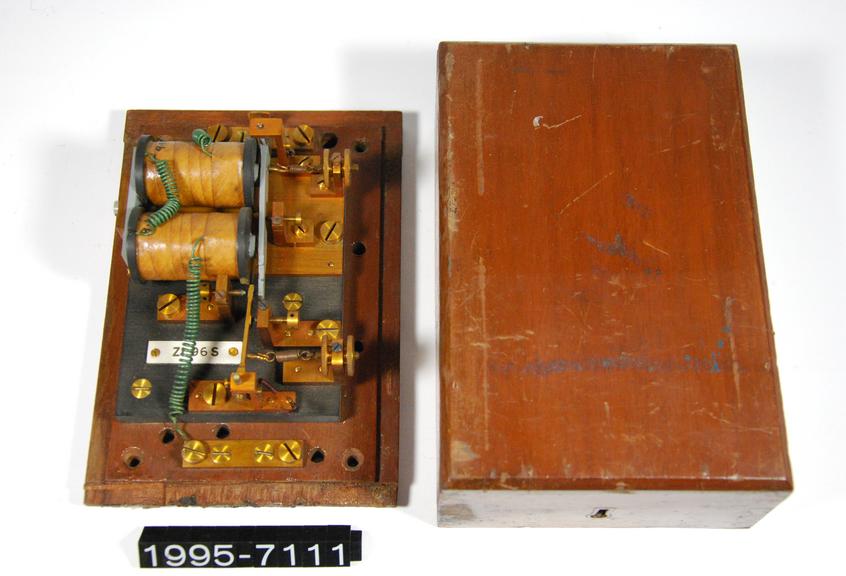 Telegraph block instrument, Sykes' electric-release box