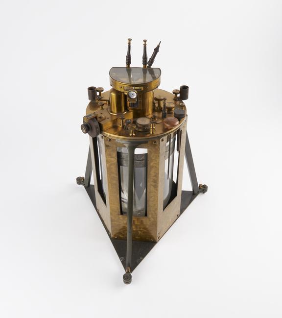 Kelvin quadrant electrometer no. 99, by J. White, Glasgow