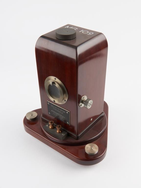Moving-coil reflecting galvanometer