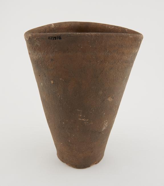 Terracotta crucible with flat base