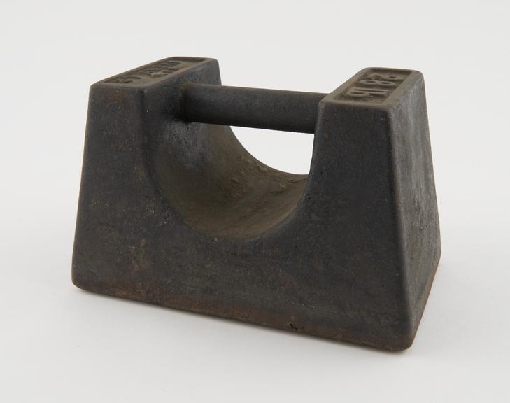 Iron weight, 28lb, by Avery, late 19th-early 20th century