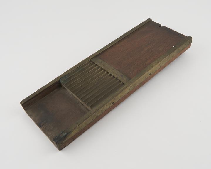 Mould of pill cutter, made of hardwood and brass