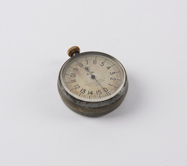 Air ministry pocket altimeter, memorabilia