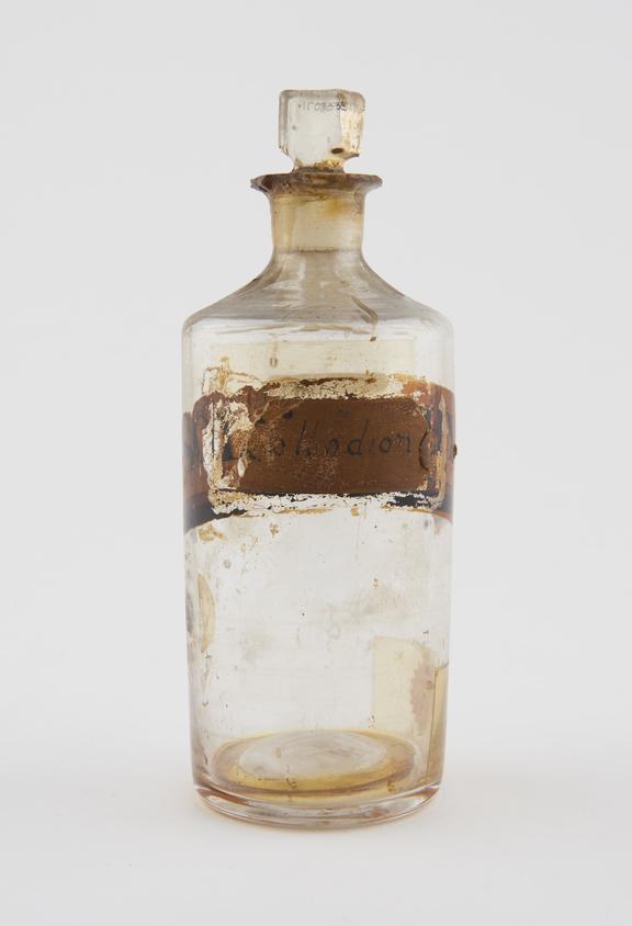 Bottle, shop round, clear glass, for collodion