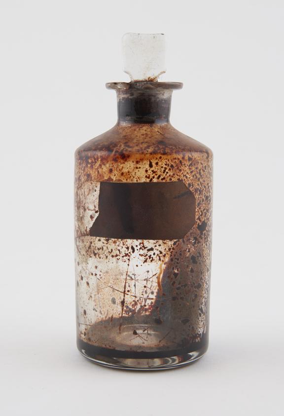 Bottle, clear glass, trace contents, for a cinchona compound