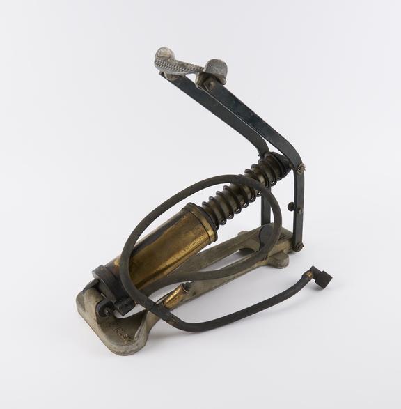 Kismet-Duplex foot pump for motor tyres