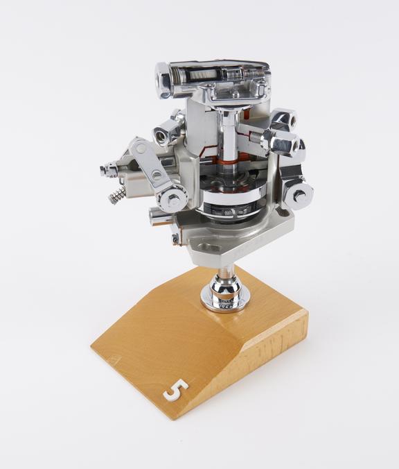 Experimental rotary fuel injection pump for motor car engines