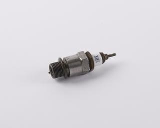 Spark plug for petrol engine