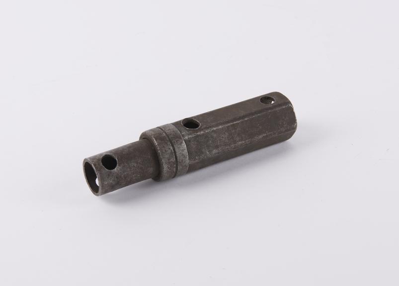 Tool for dismantling 18mm sparking plug, c