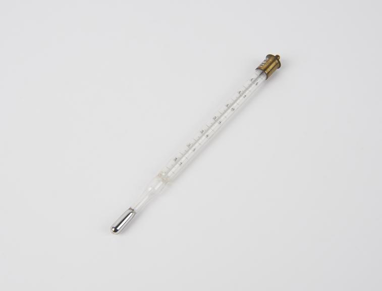 Standard thermometer for determining the temperature of the ear