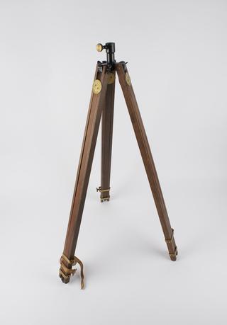 Fery radiation pyrometer outfit; tripod