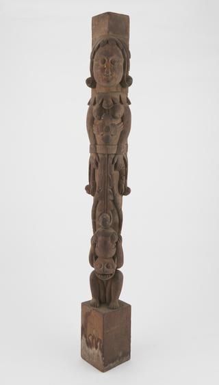 Decorative wooden pillar