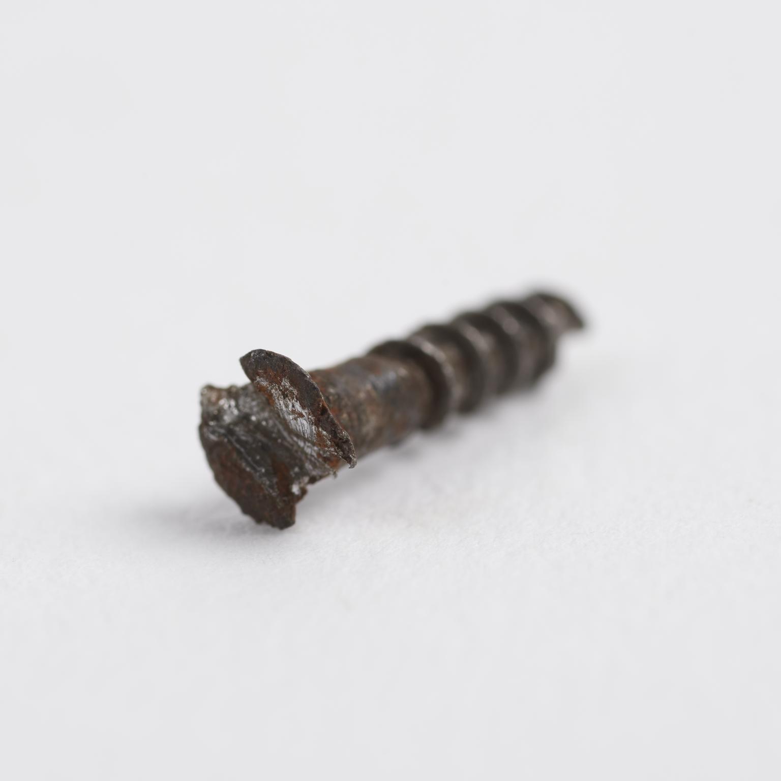 Wood screw from green glass disc, 1725-1750.