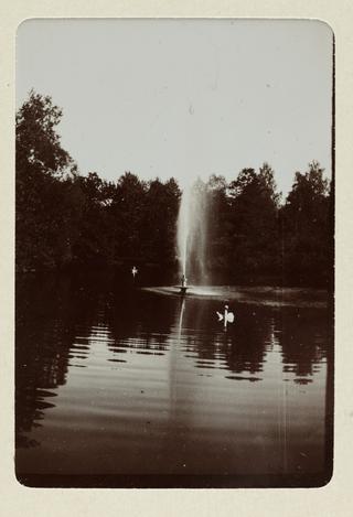 Peterhof, Fountain at Alexandria