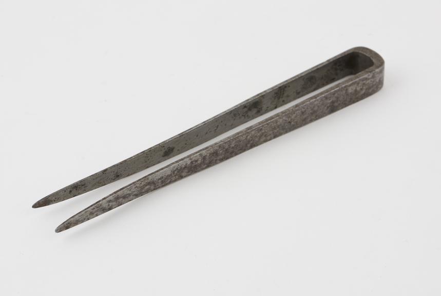 Metal tongs
