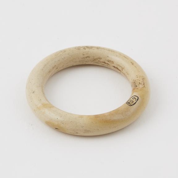 Parkesine curtain ring, ivory colour, made by Alexander Parkes