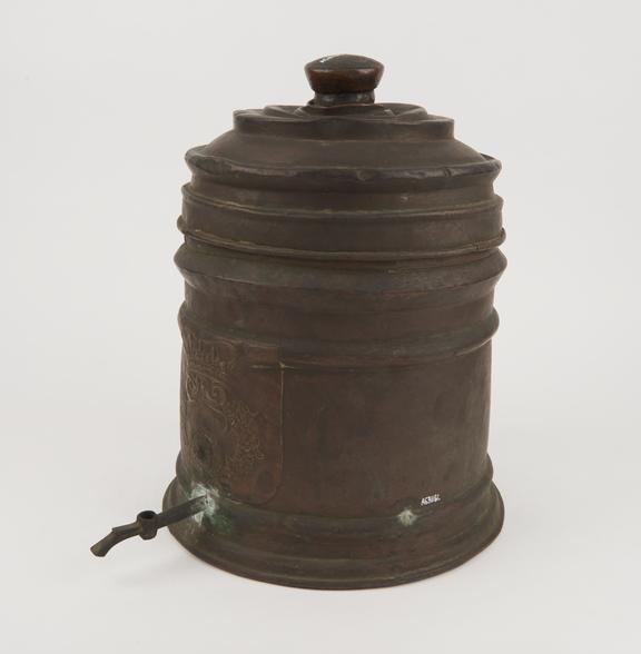 Vessel with lid and tap, copper