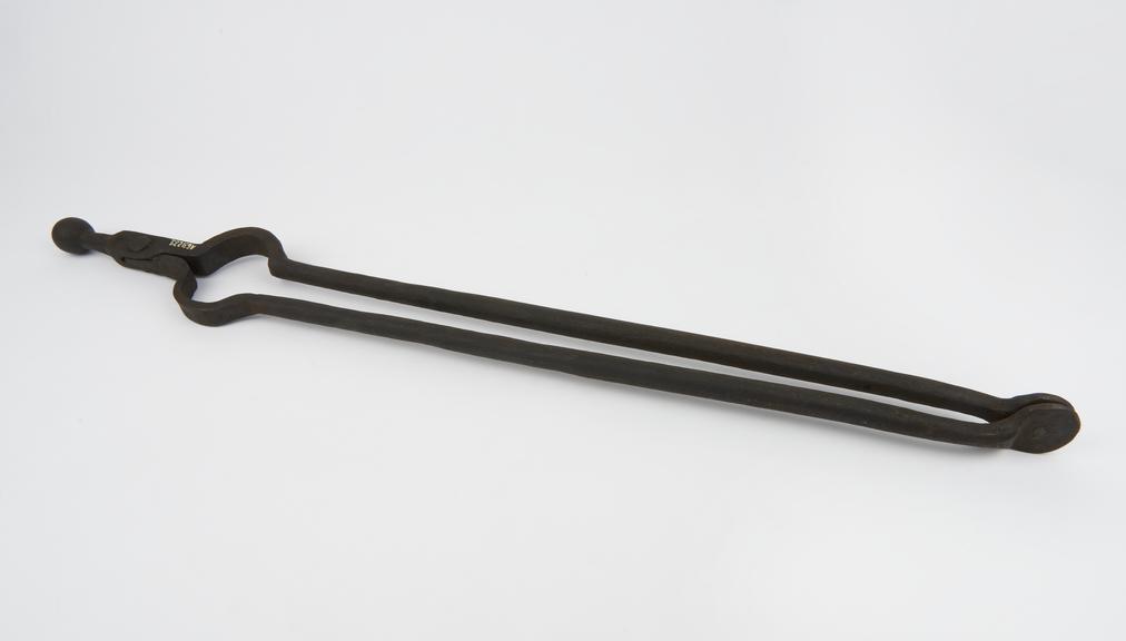 Tongs, iron, C18 or C19, European