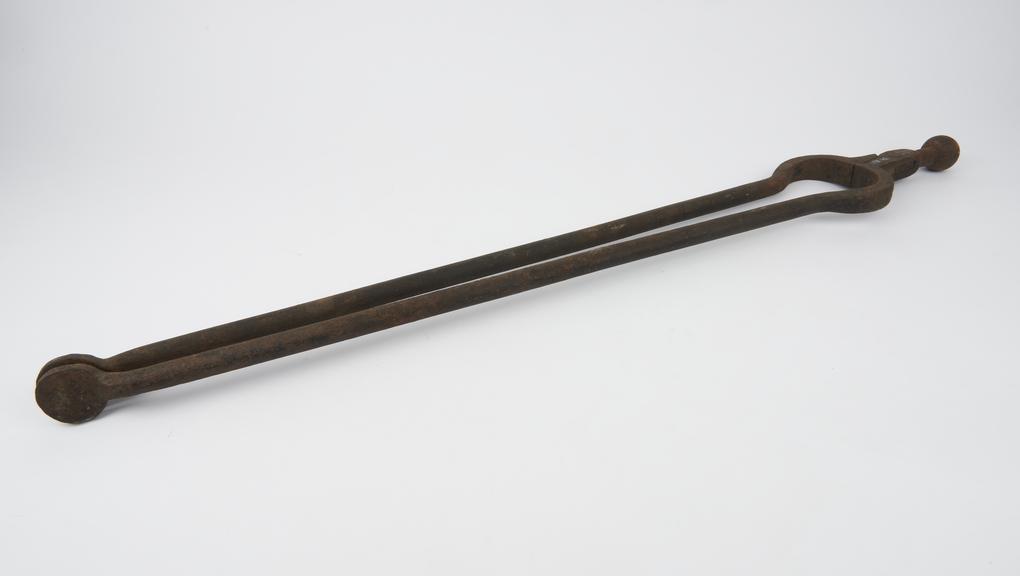 Tongs, iron, C18 or C19, European