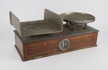 Baby weighing scales