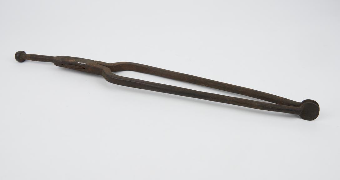 Tongs, iron, C18 or C19, European