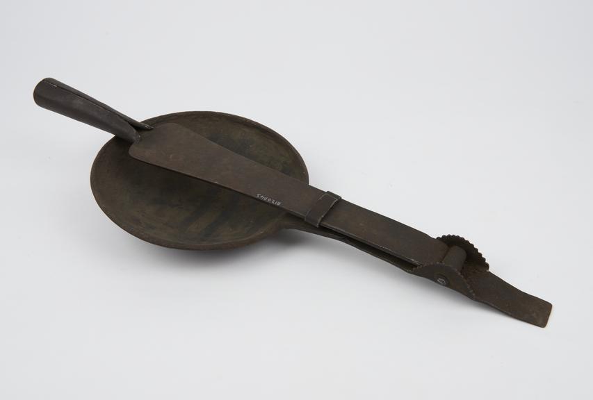 Iron ladle, having shallow bowl