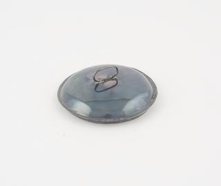 Metal lid for feeding cup