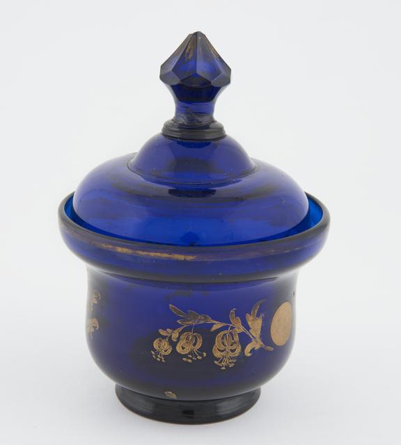 Blue glass bowl with lid, with painted decoration