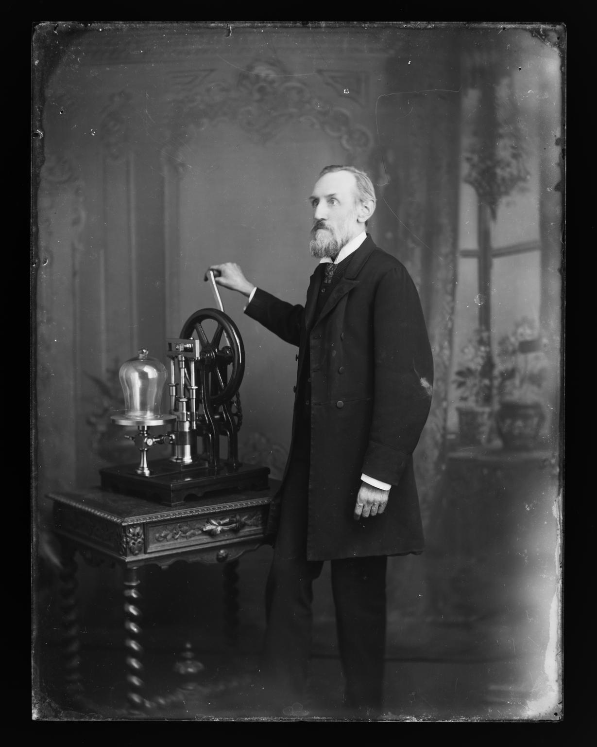 Jonathan Rudge Glass negative, portrait of J A R Rudge | Science Museum Group Collection