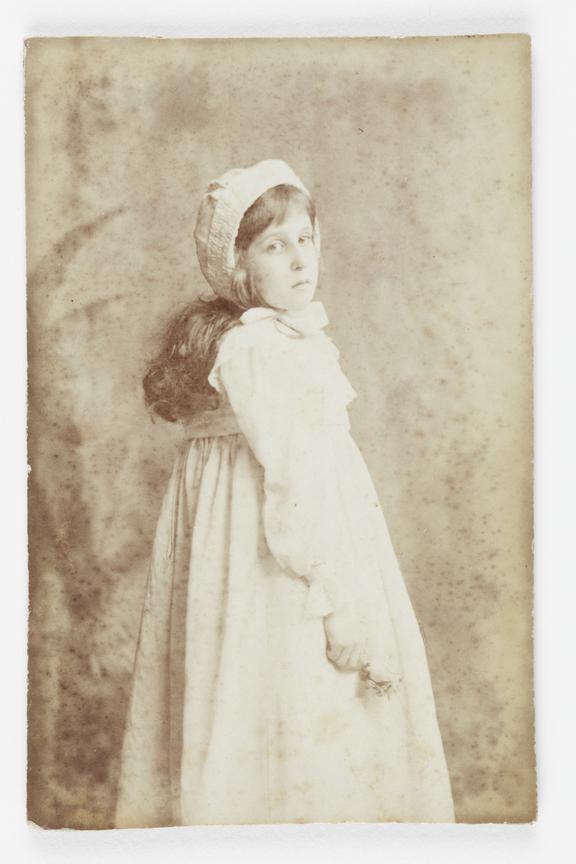 Carte de visite portrait of an unidentified young girl.