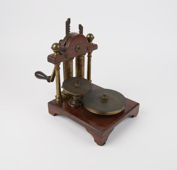 Double barrelled air pump, 19th century