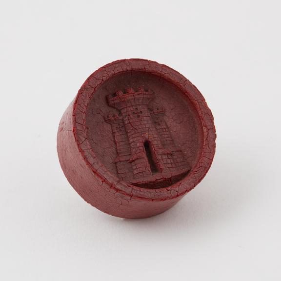 Red disc in form of reversible chess piece (castle) and