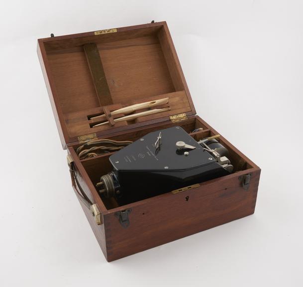 Cambridge portable vibrograph.